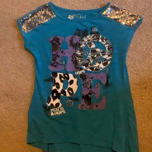 A blue shirt in the brand forever orchid